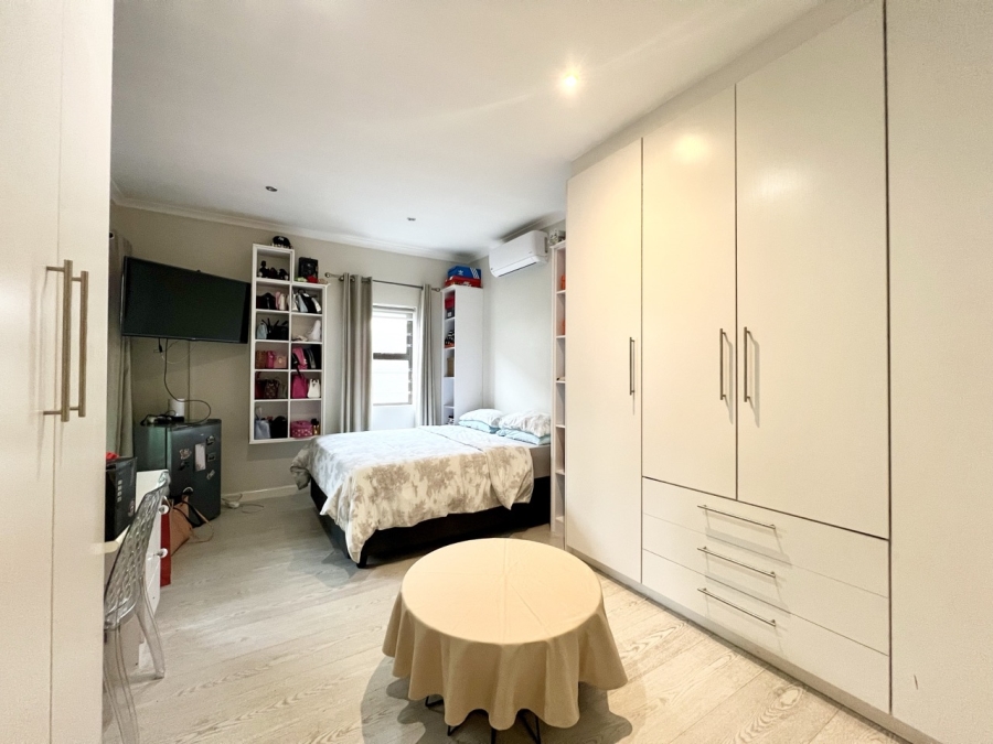 5 Bedroom Property for Sale in Parklands North Western Cape